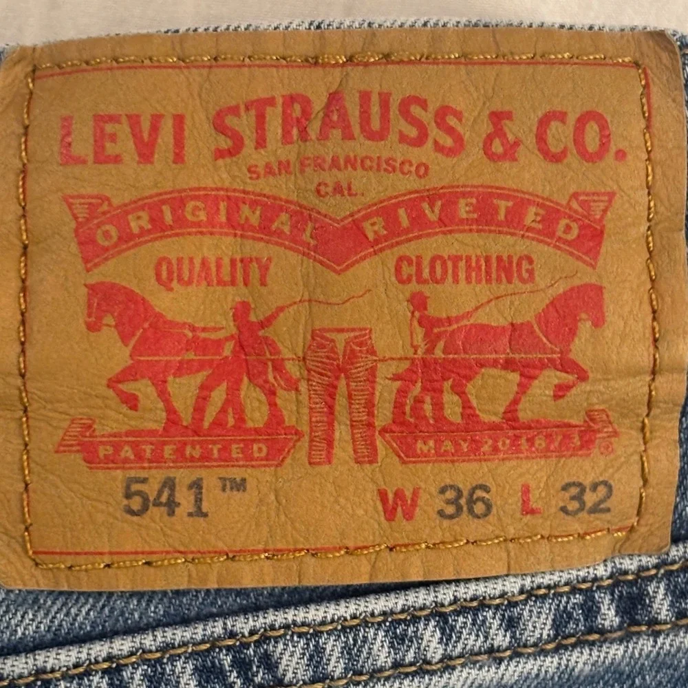 Levis 541 Athletic Taper Jeans Mens 36x32 Medium Wash Blue Denim Pants